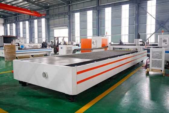4 मिमी स्टेनलेस स्टील स्वचालित लेजर आयरन काटने की मशीन 4000W 3000 * 1500 मिमी