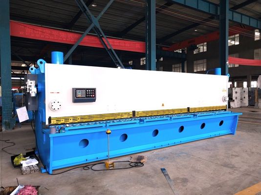 QC11K सीएनसी हाइड्रोलिक बाल काटना मशीन 20x6000 16 * 8000 मिमी शीट धातु 6m 8 मीटर